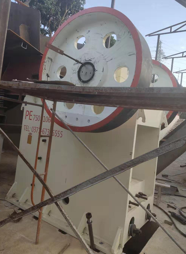 PE750*1060颚破安装现场 PE750*1060颚破安装现场