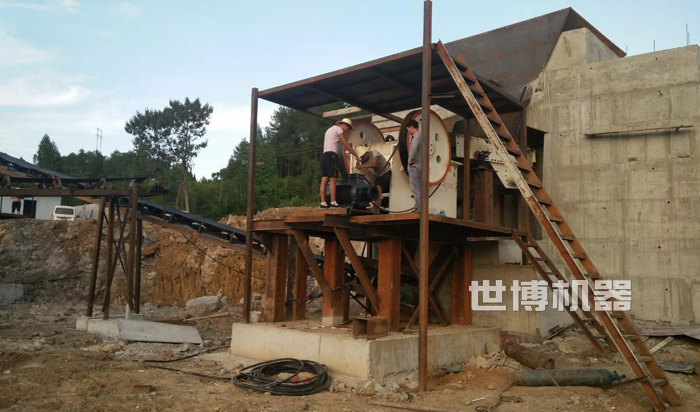 鹅卵石颚式破碎机安装现场