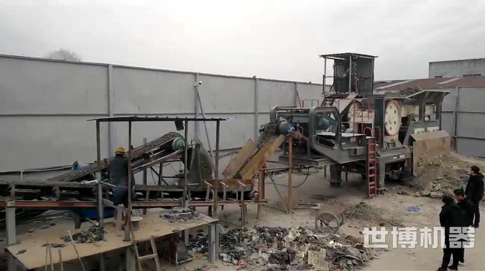 移动破碎站双机搭配破碎建筑垃圾现场 移动破碎站双机搭配破碎建筑垃圾现场