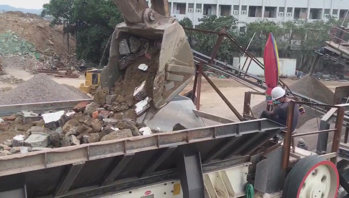 建筑垃圾破碎机工作现场 建筑垃圾破碎机工作现场