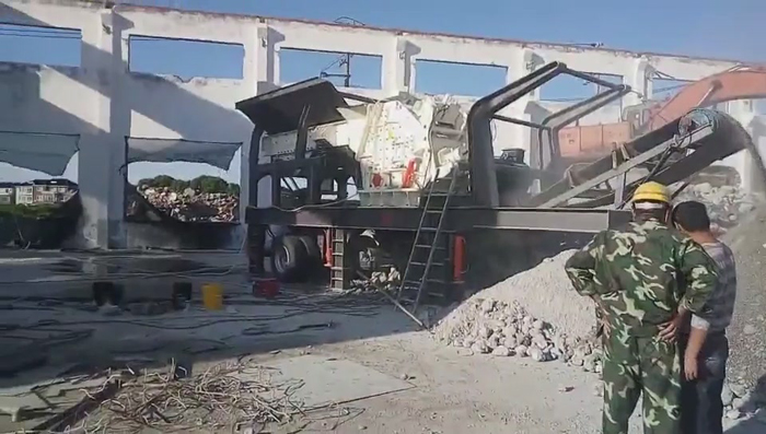 建筑垃圾粉碎现场