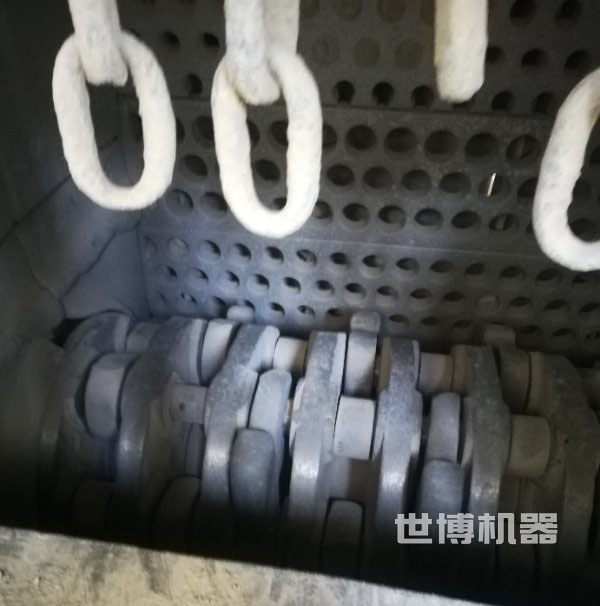 箱式破碎机内部的锤头 箱式破碎机内部的锤头