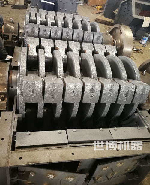 卧式双转子锤式破碎机内部结构 卧式双转子锤式破碎机内部结构